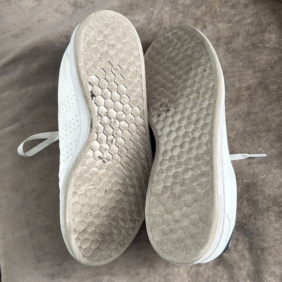 Adidas advantage shoes. Gently used. Color- white. Size- 9.5 - Picture 4 of 8